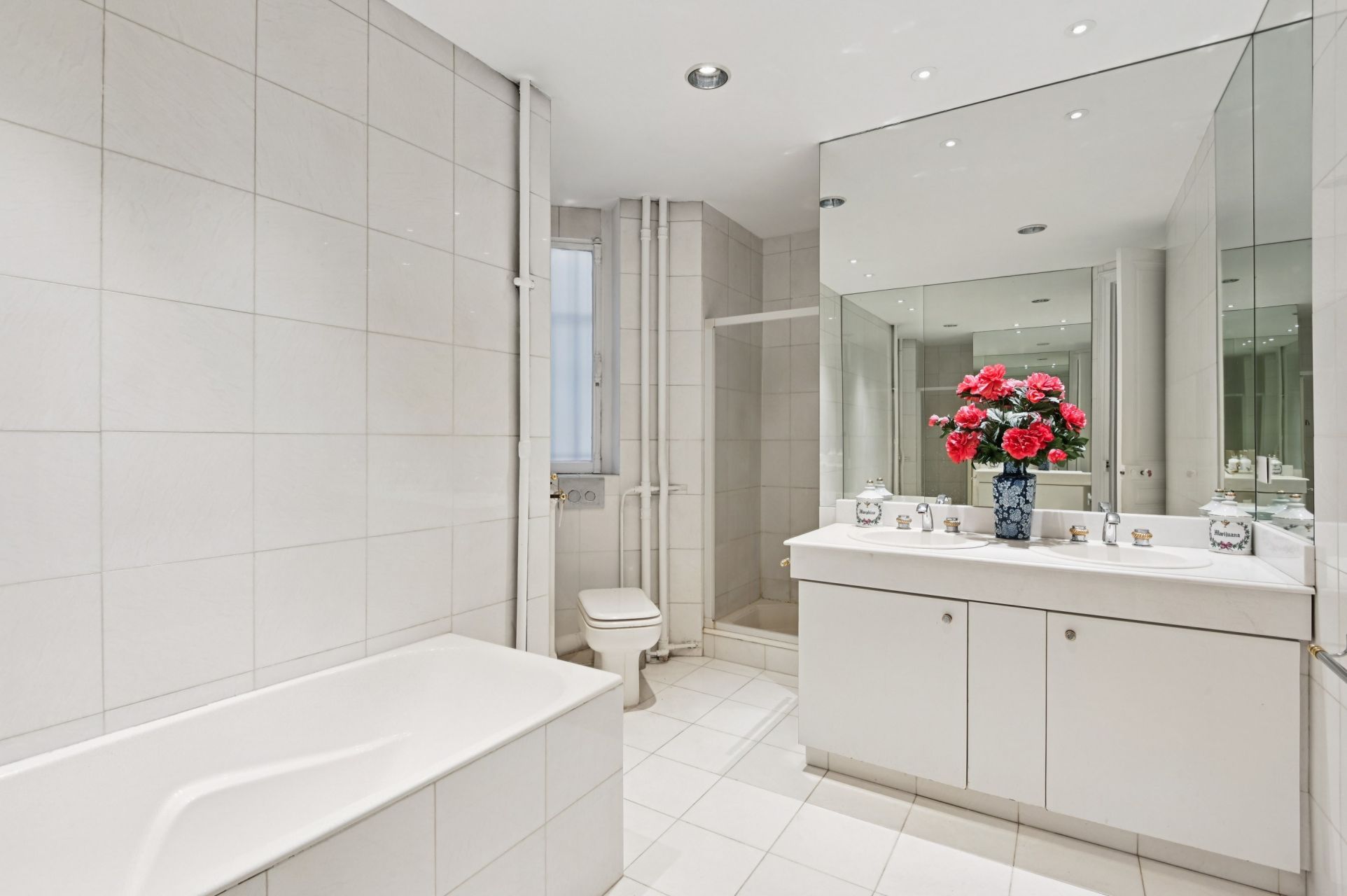 luxury apartment 7 Rooms for sale on PARIS (75116)