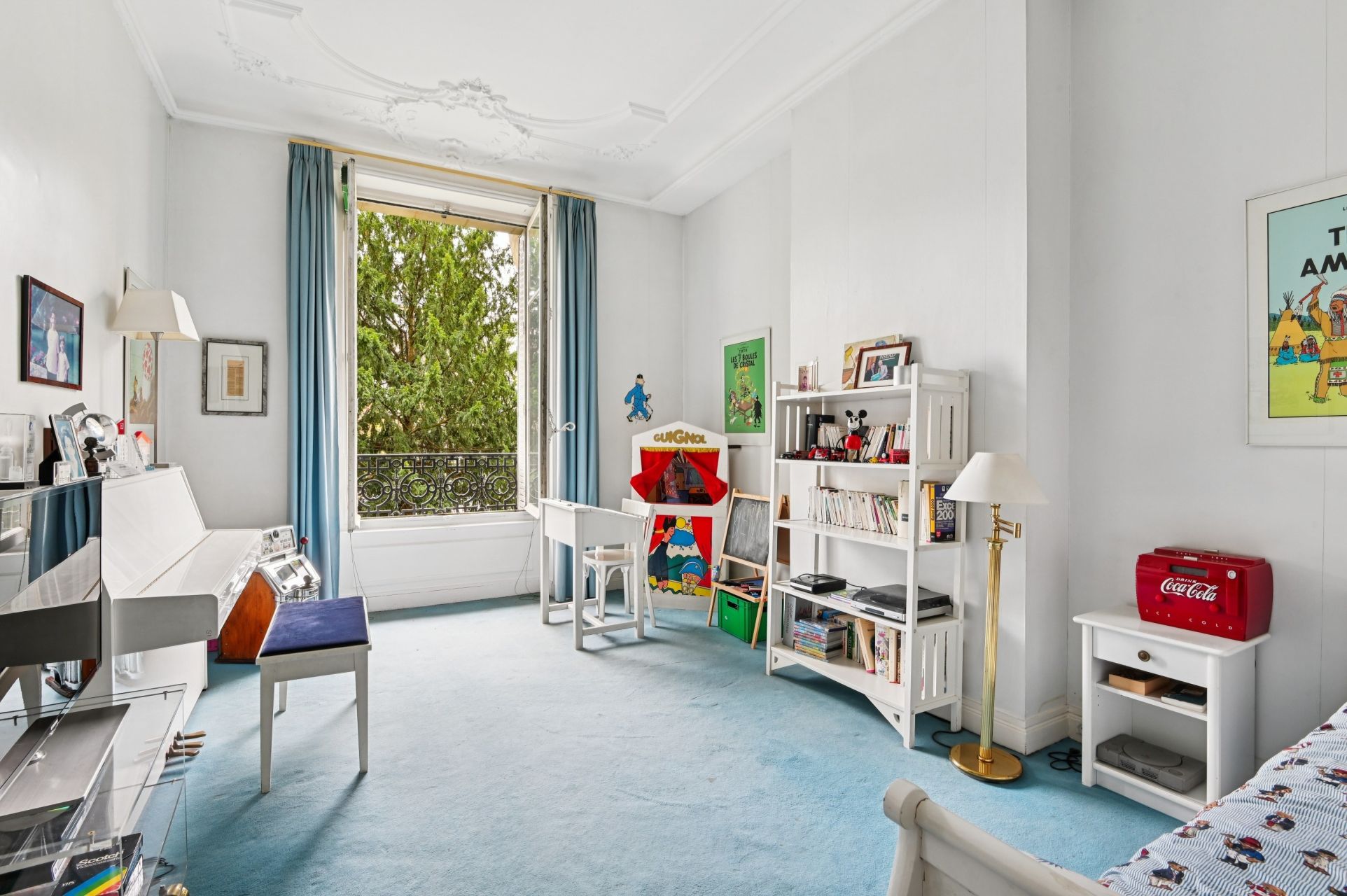 luxury apartment 7 Rooms for sale on PARIS (75116)