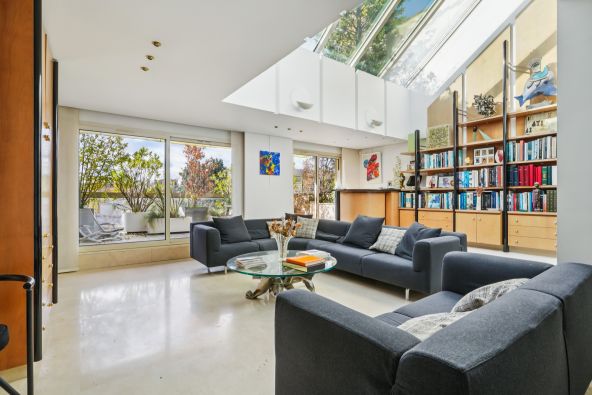 Sale Luxury apartment Neuilly-sur-Seine 5 Rooms 209 m²