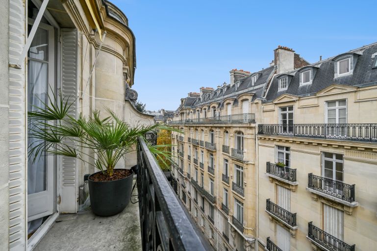 luxury apartment 4 Rooms for sale on PARIS (75016)