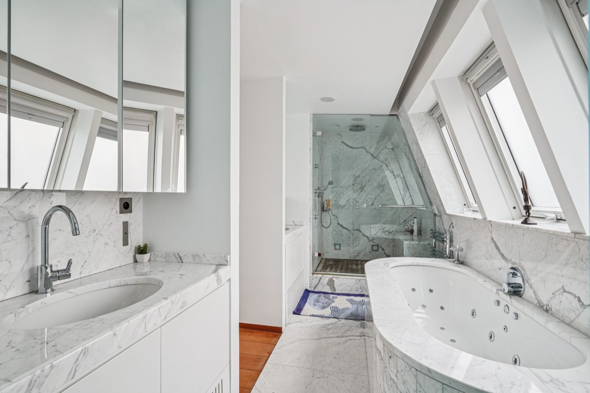 townhouse 8 Rooms for sale on NEUILLY SUR SEINE (92200)