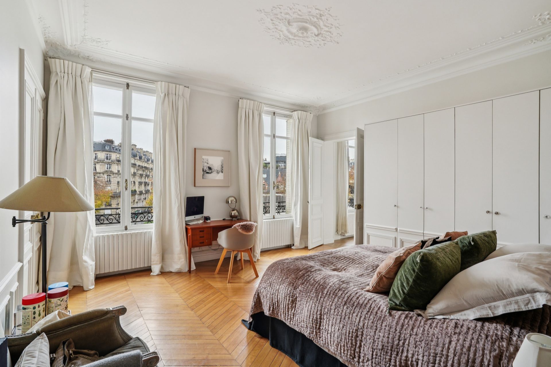 luxury apartment 5 Rooms for sale on PARIS (75017)