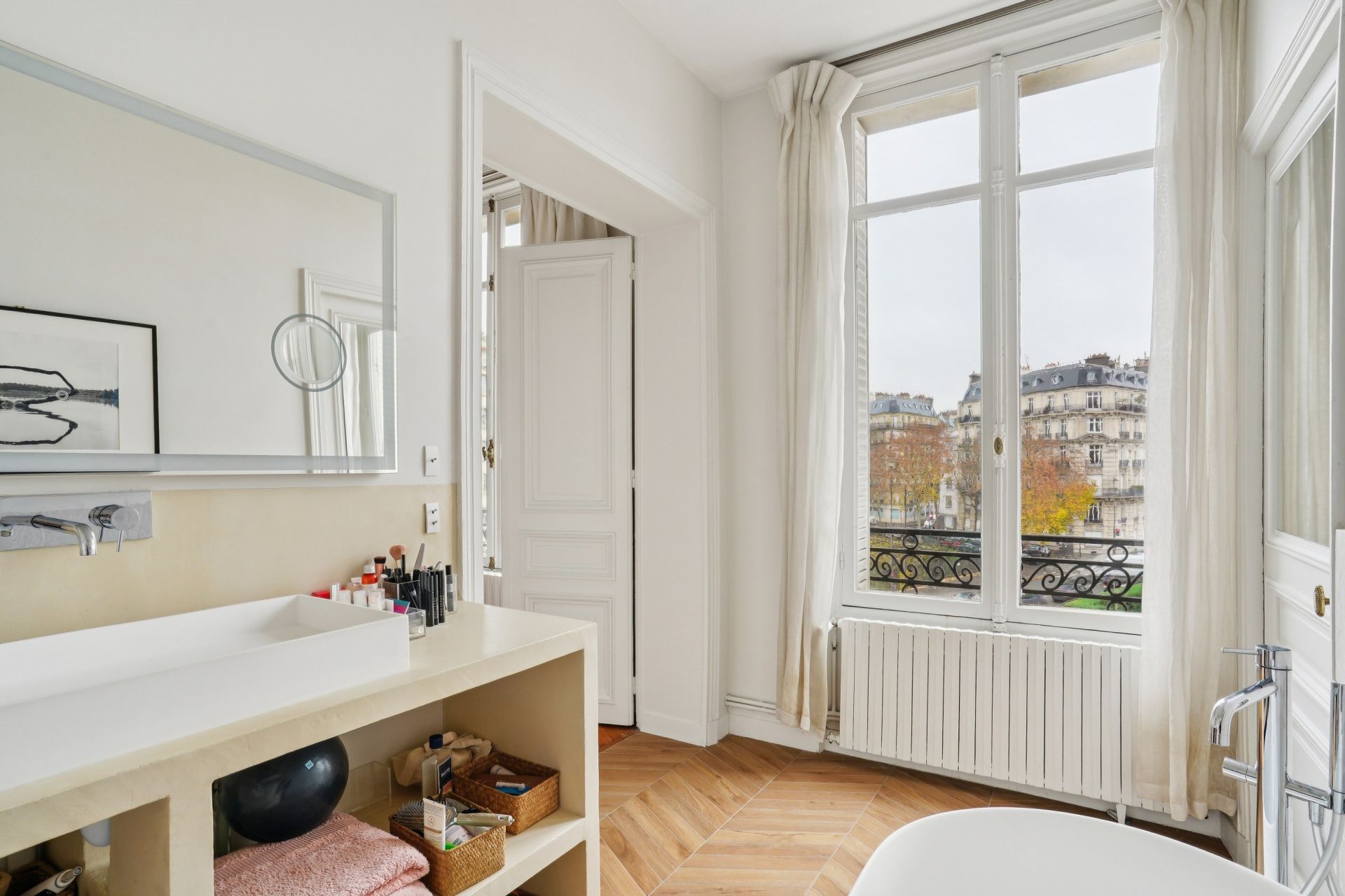 luxury apartment 5 Rooms for sale on PARIS (75017)