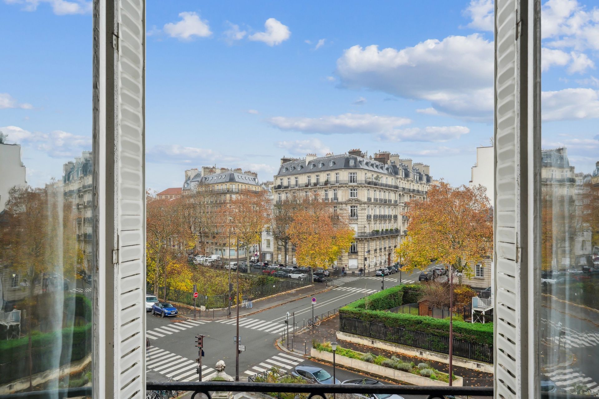 luxury apartment 5 Rooms for sale on PARIS (75017)