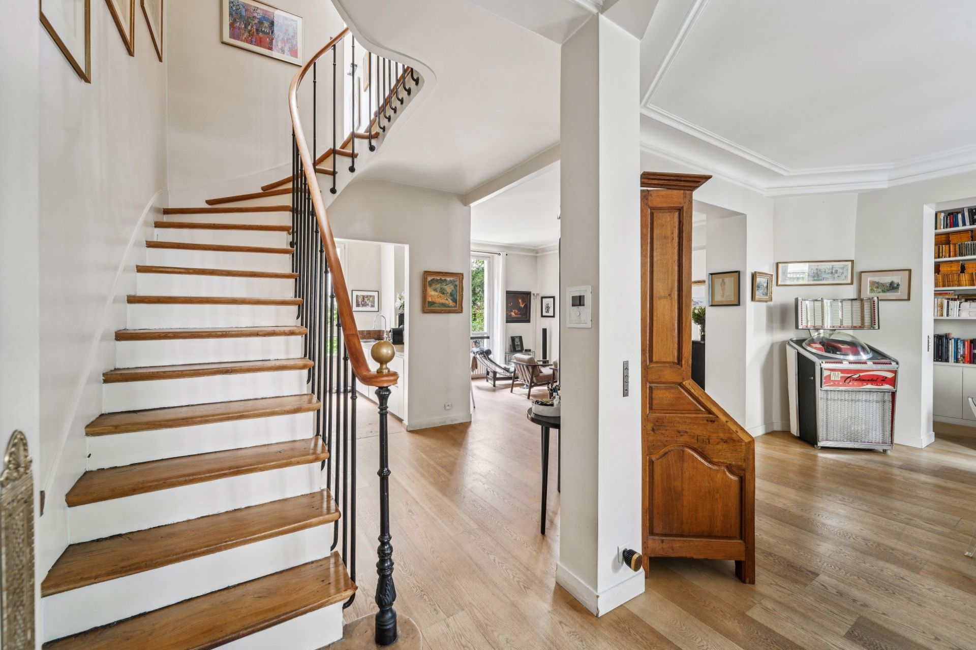 luxury house 9 Rooms for sale on NEUILLY SUR SEINE (92200)