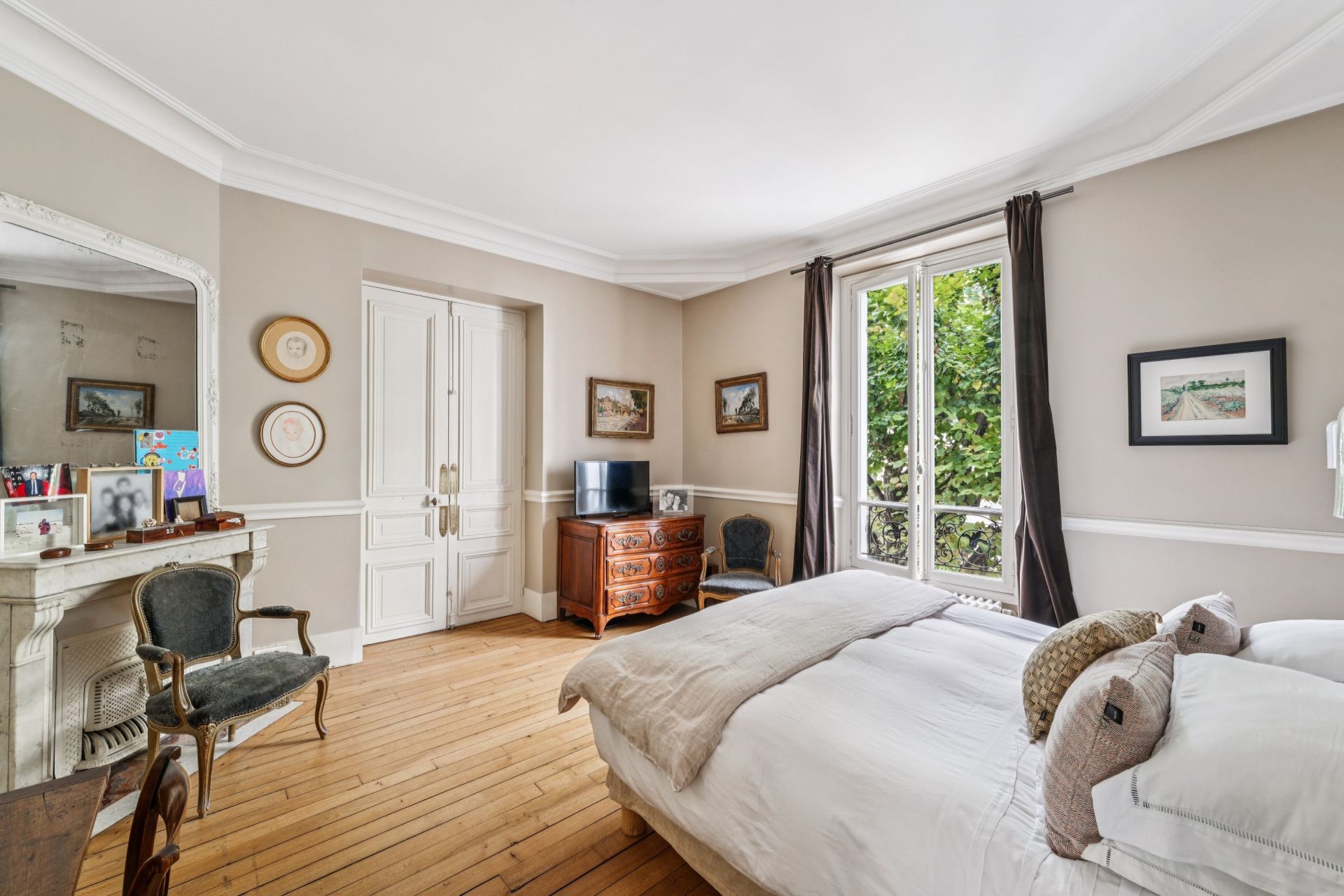 luxury house 9 Rooms for sale on NEUILLY SUR SEINE (92200)