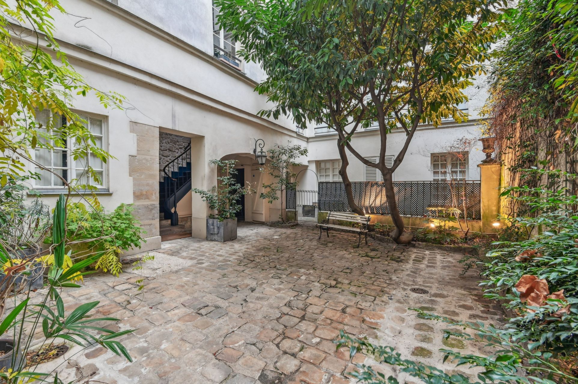 luxury apartment 4 Rooms for sale on PARIS (75006)