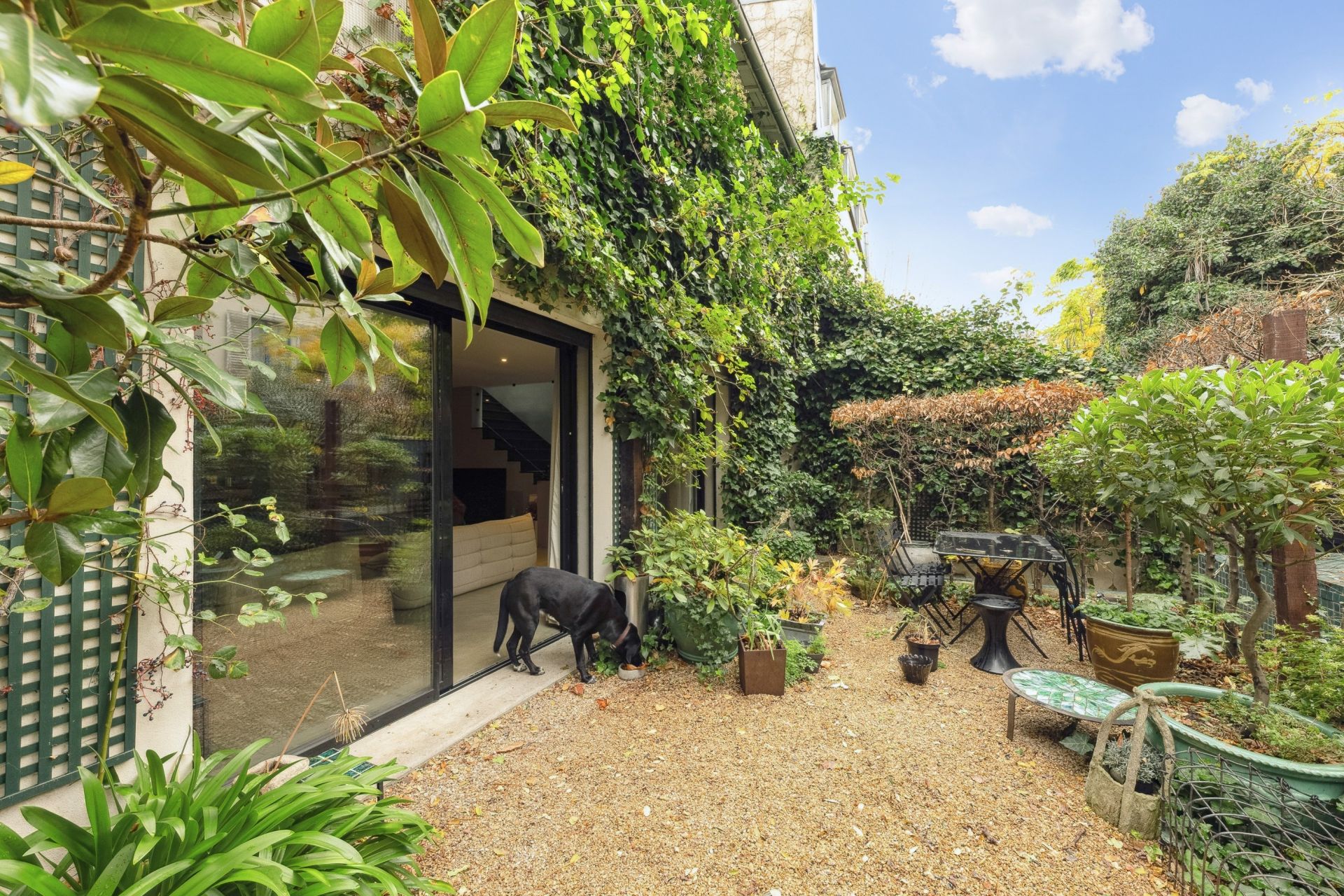 luxury house 5 Rooms for sale on PARIS (75020)