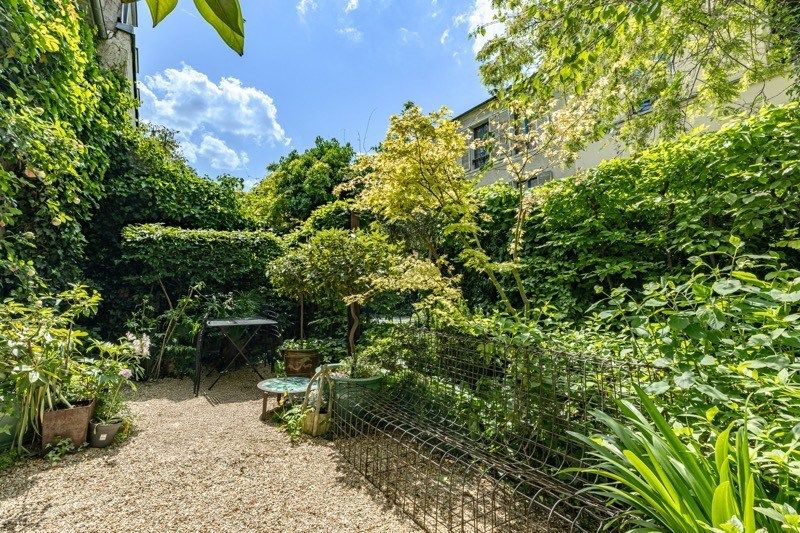 luxury house 5 Rooms for sale on PARIS (75020)