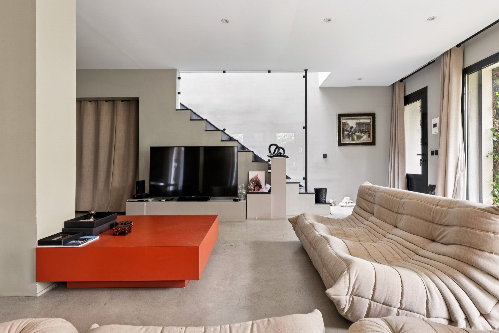 luxury house 5 Rooms for sale on PARIS (75020)