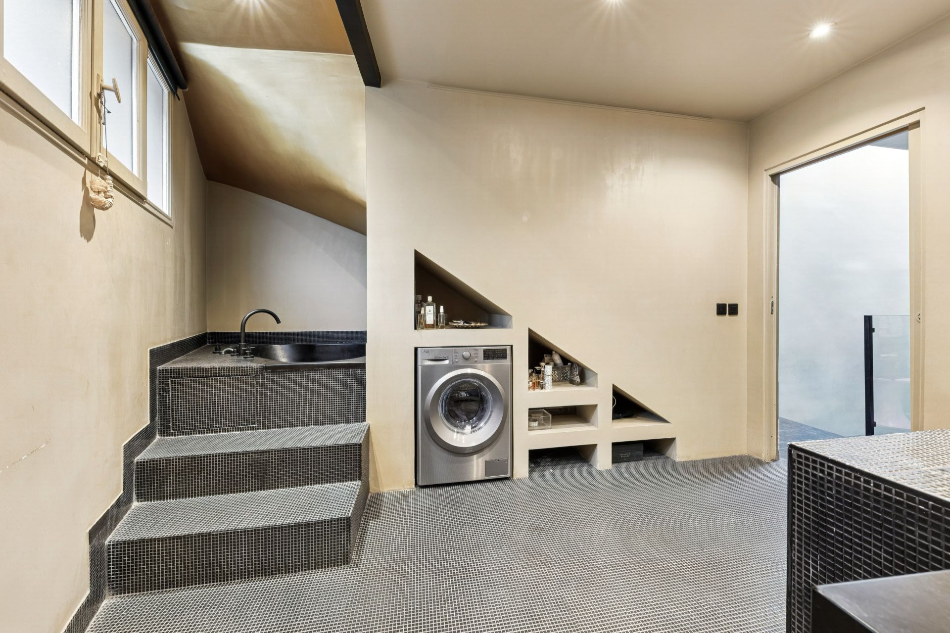 luxury house 5 Rooms for sale on PARIS (75020)