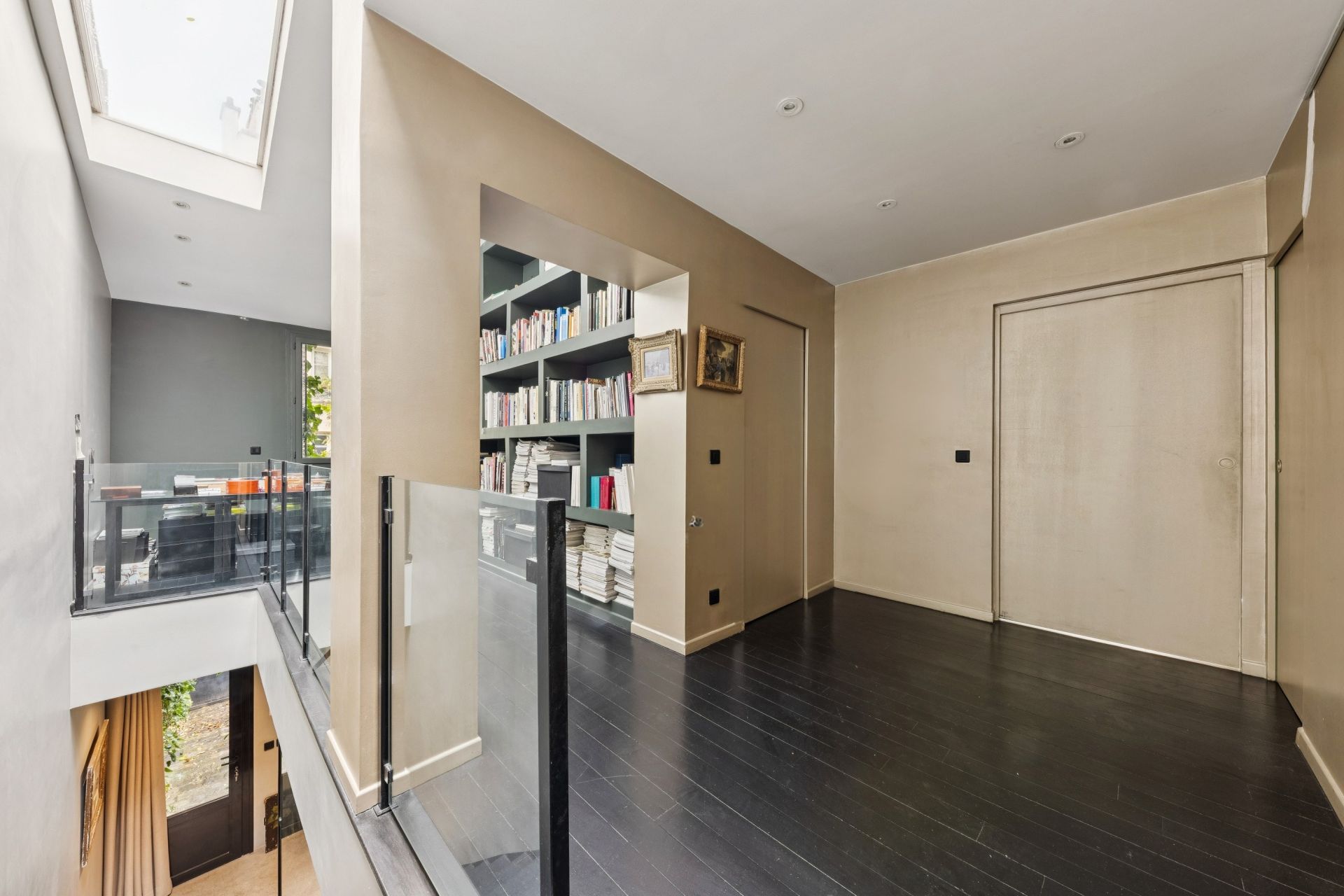 luxury house 5 Rooms for sale on PARIS (75020)