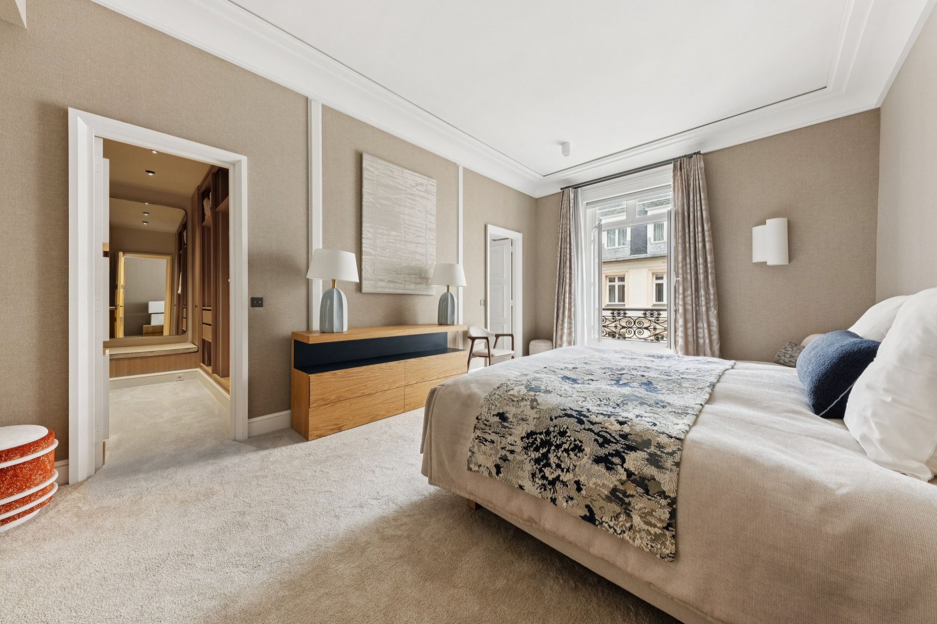 luxury apartment 8 Rooms for sale on PARIS (75008)