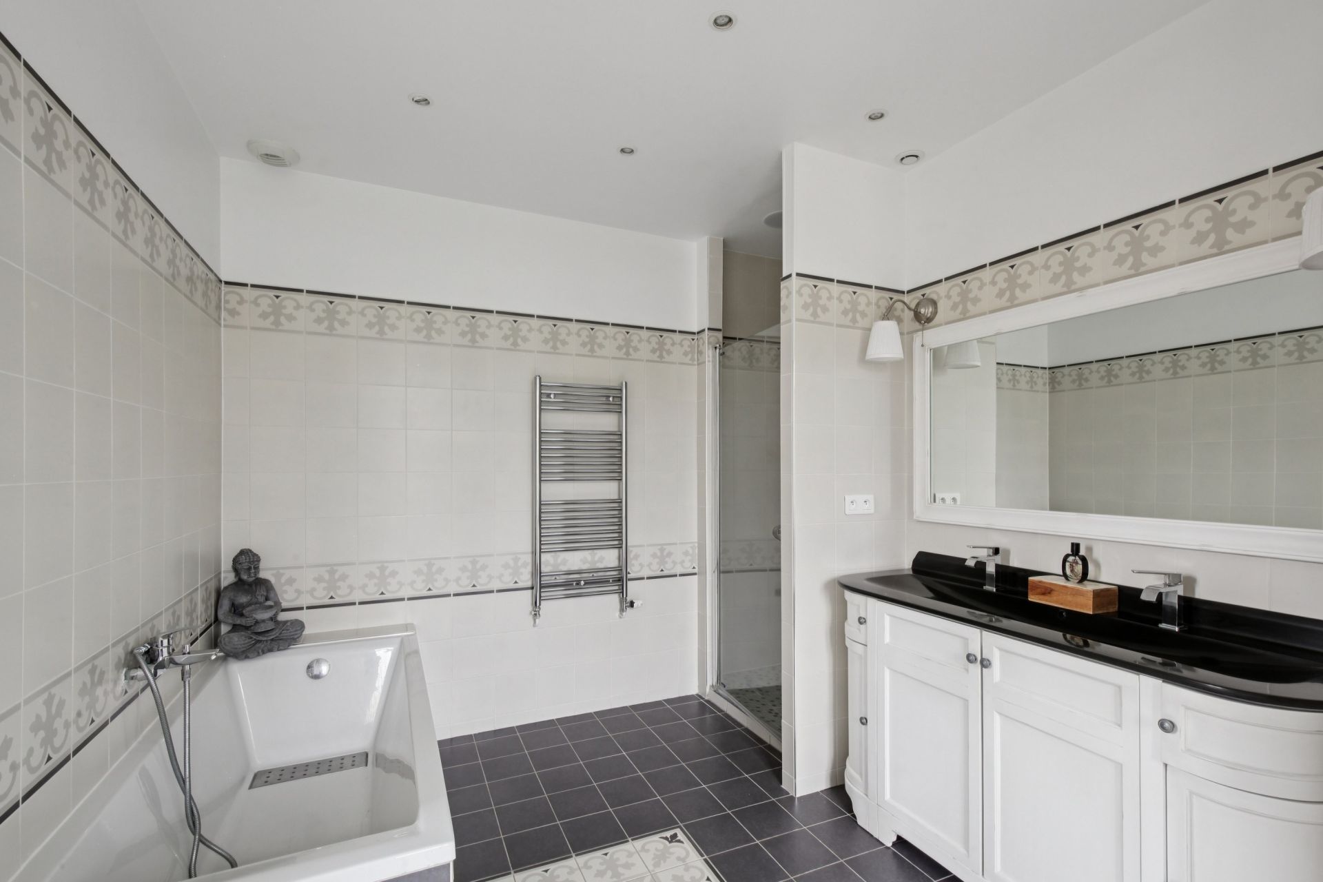 luxury house 8 Rooms for sale on BOUGIVAL (78380)