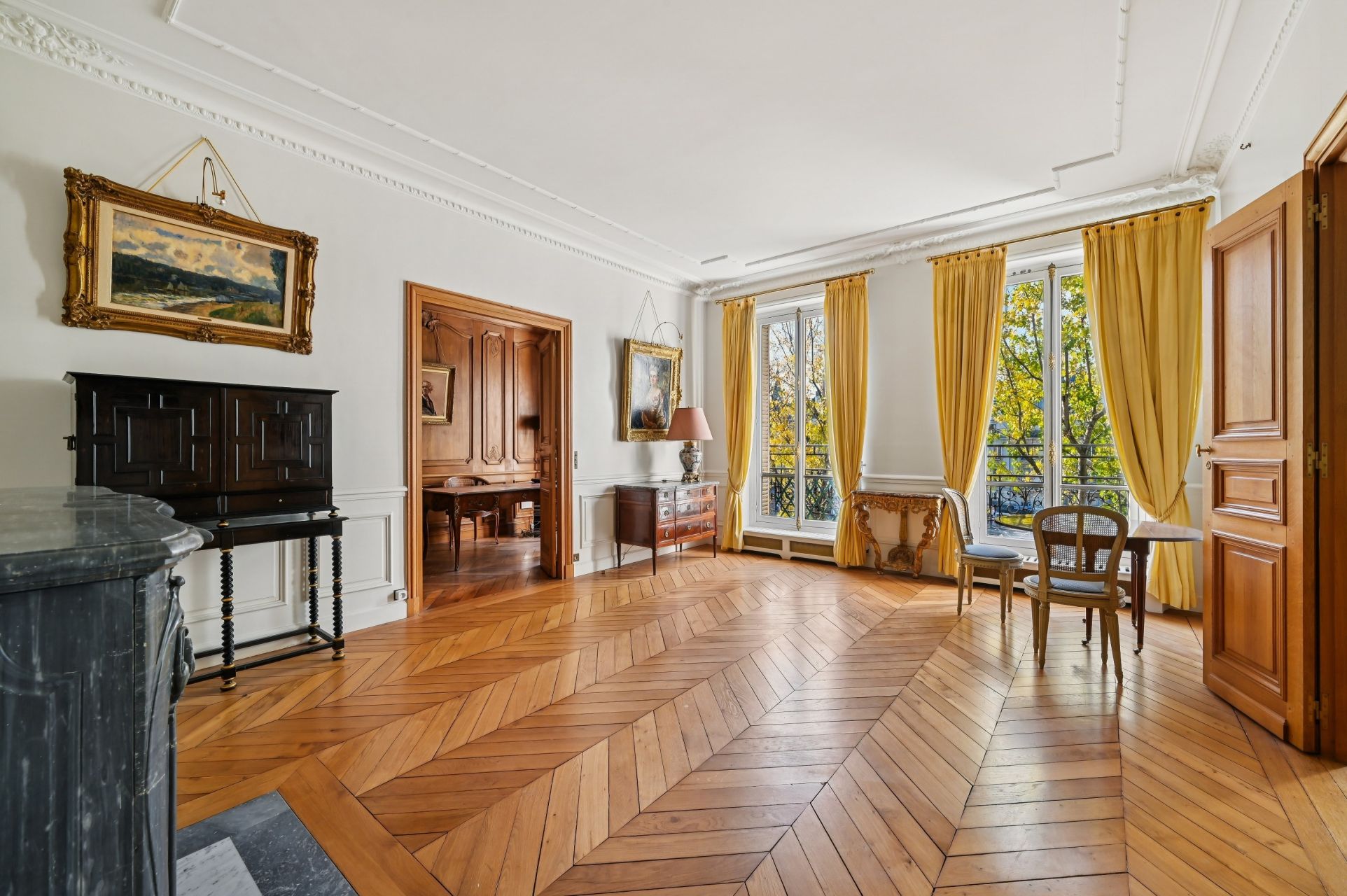 luxury apartment 5 Rooms for sale on PARIS (75004)