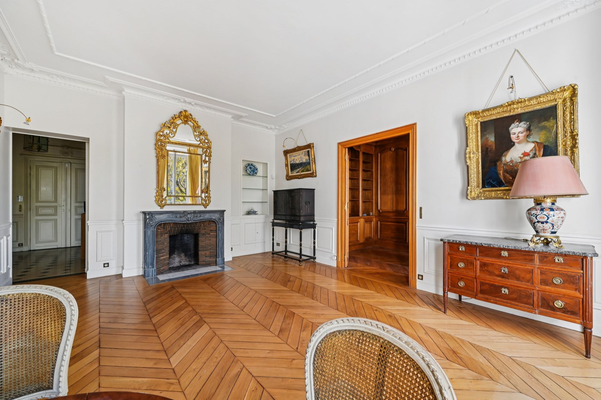 luxury apartment 5 Rooms for sale on PARIS (75004)