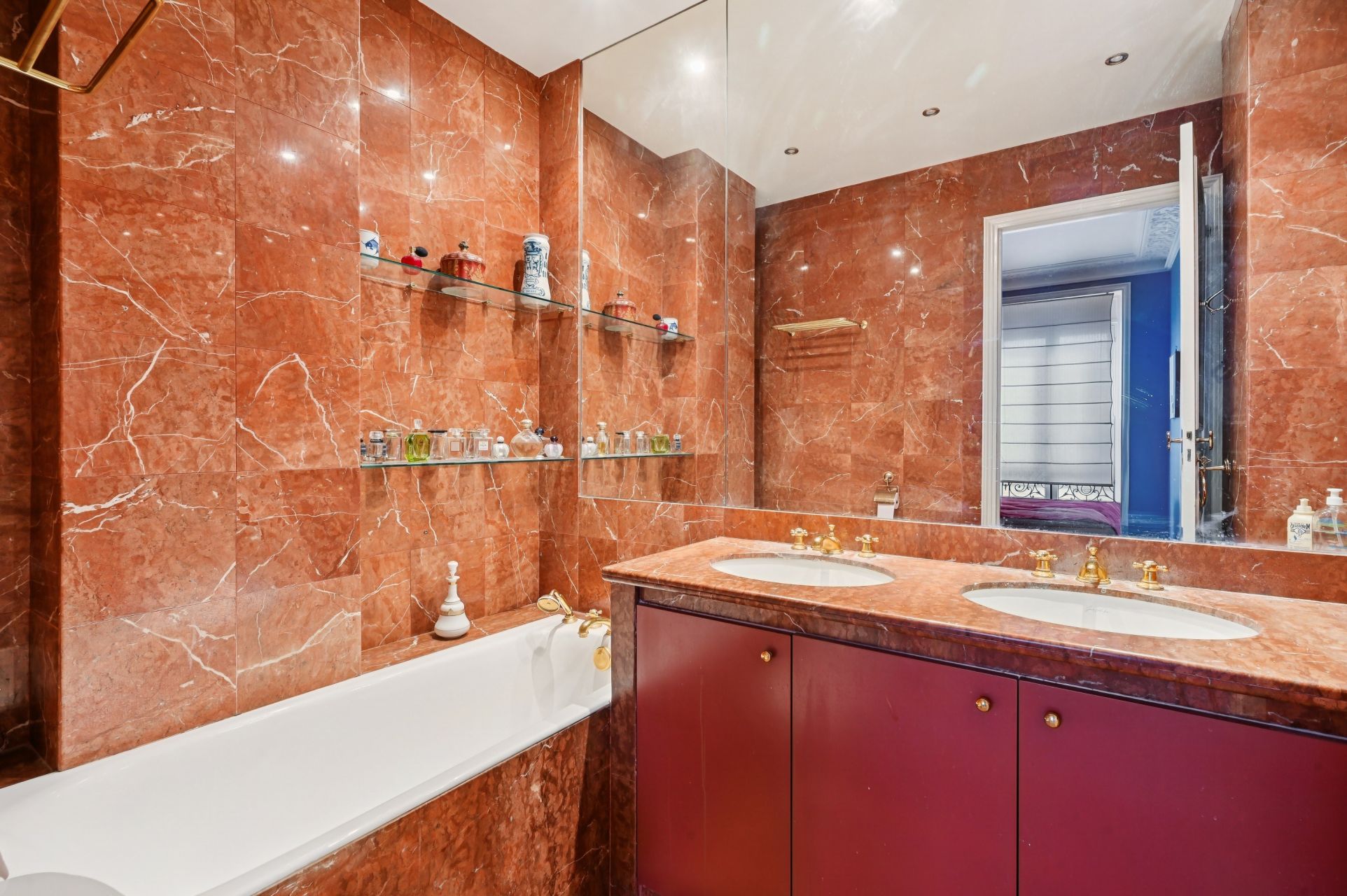 luxury apartment 5 Rooms for sale on PARIS (75004)