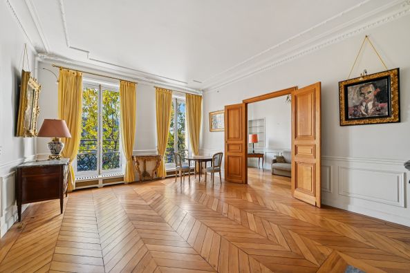 Sale Luxury apartment Paris 4 5 Rooms 124.28 m²