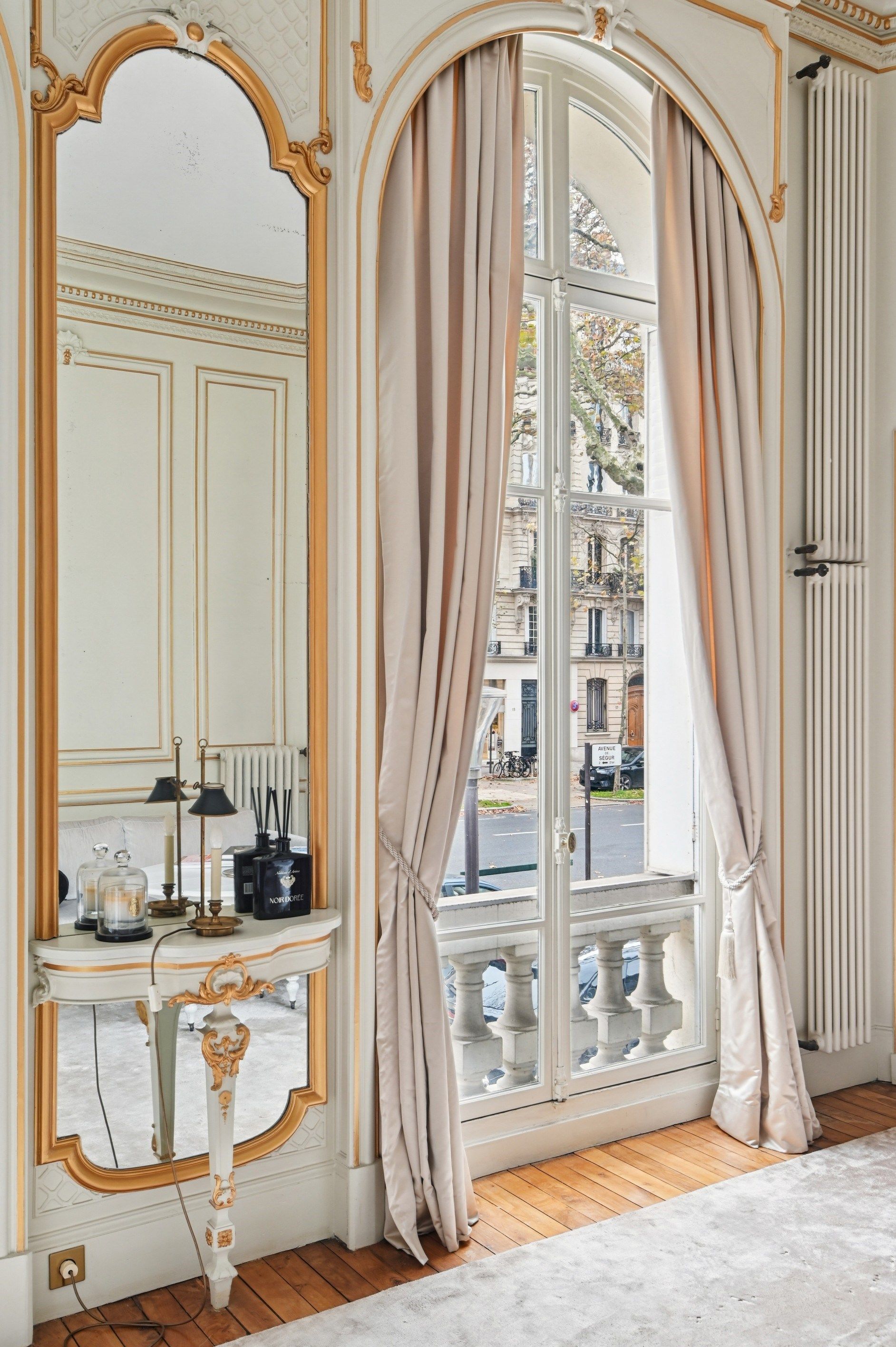 hôtel particulier 16 Pièces en vente sur PARIS (75007)