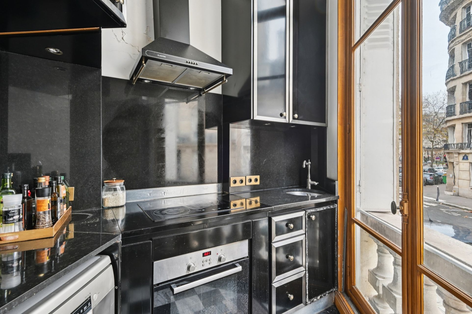 mansion (hôtel particulier) 16 Rooms for sale on PARIS (75007)