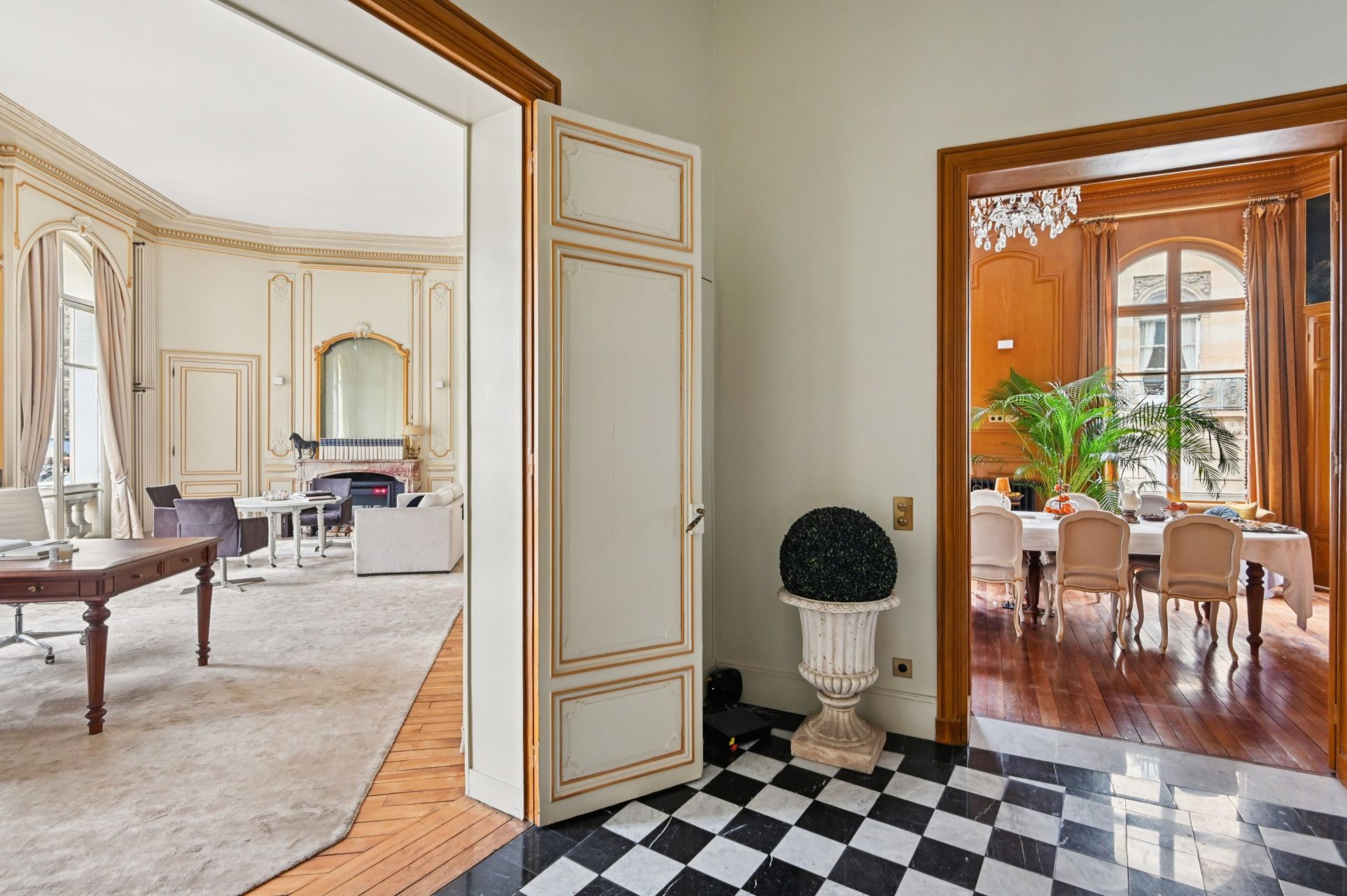 mansion (hôtel particulier) 16 Rooms for sale on PARIS (75007)