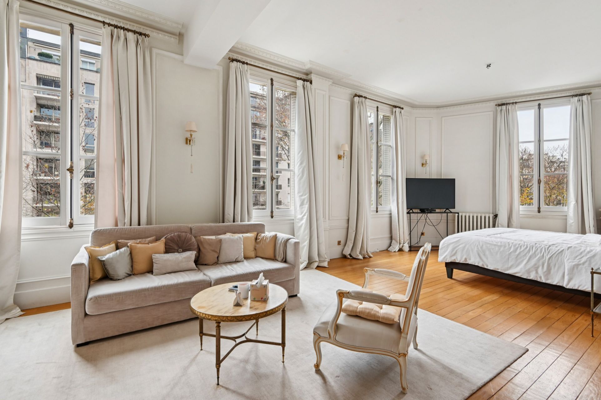 mansion (hôtel particulier) 16 Rooms for sale on PARIS (75007)