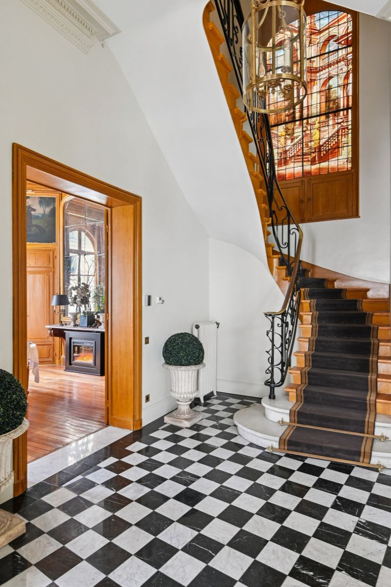 mansion (hôtel particulier) 16 Rooms for sale on PARIS (75007)