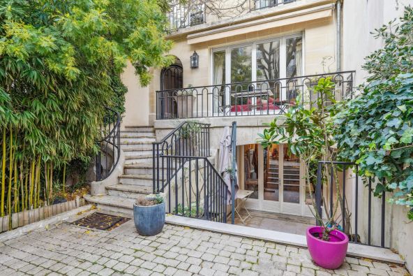 Sale Mansion (hôtel particulier) Paris 16 8 Rooms 350 m²
