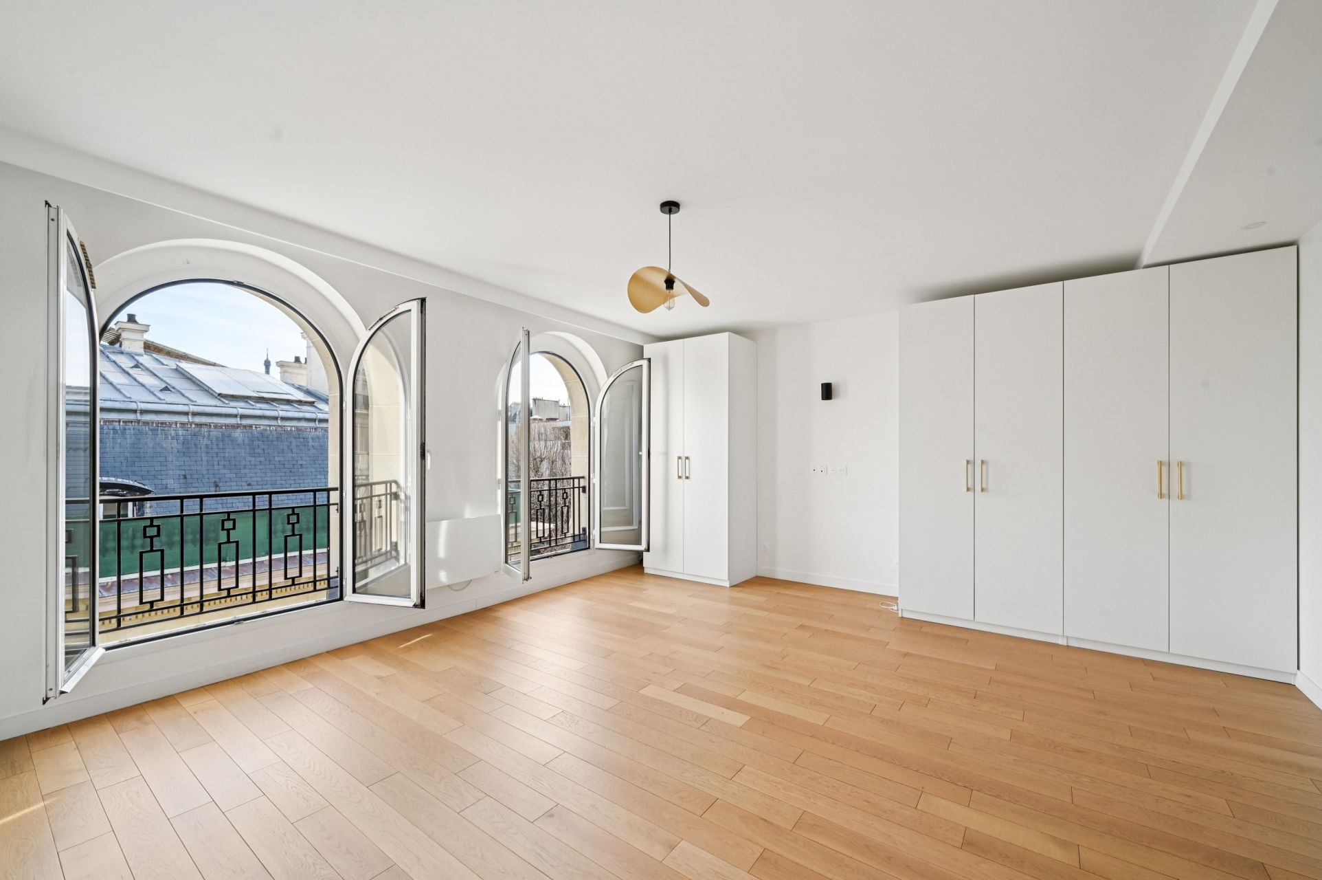 luxury apartment 7 Rooms for sale on PARIS (75016)