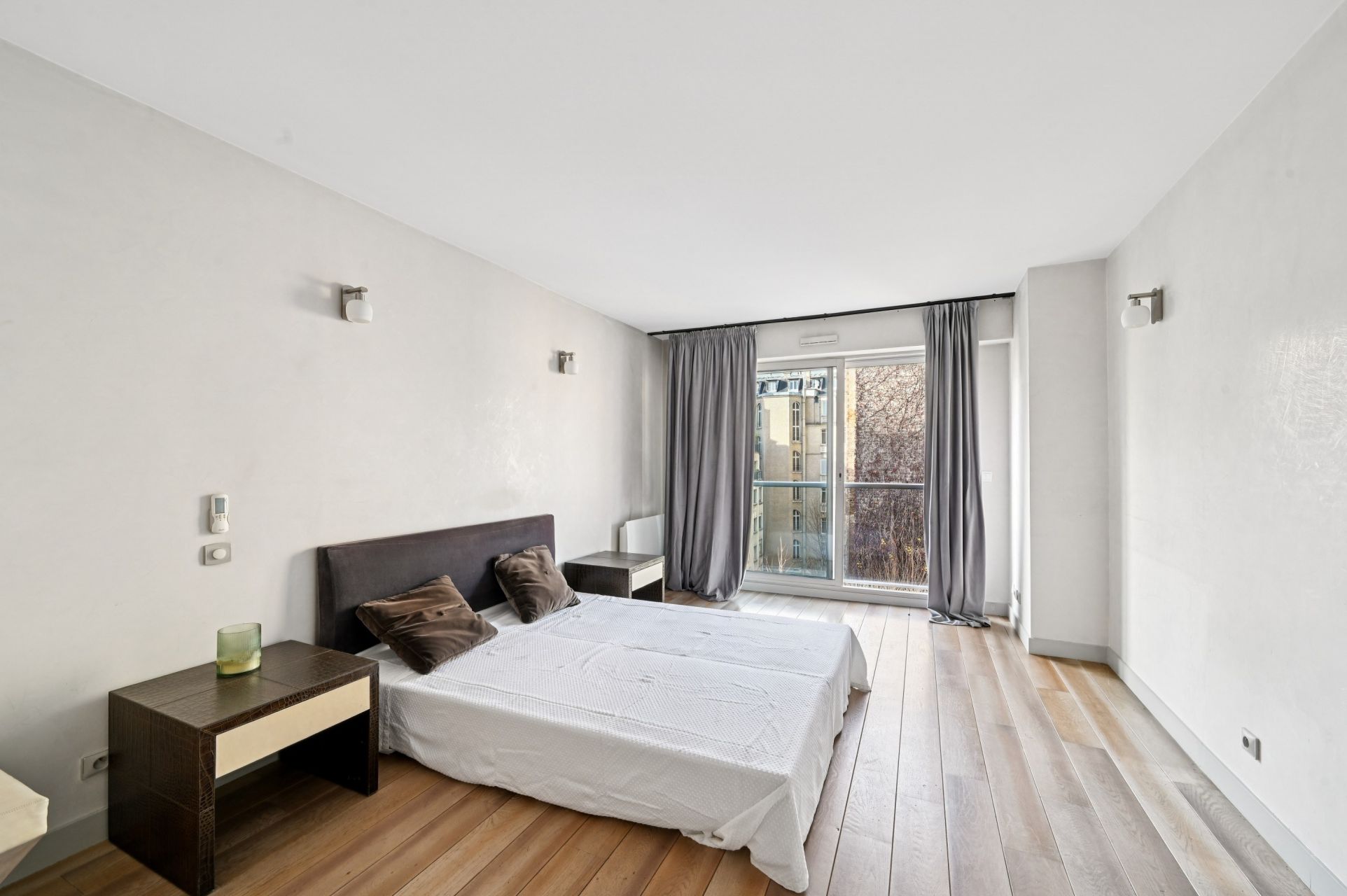 luxury apartment 7 Rooms for sale on PARIS (75016)