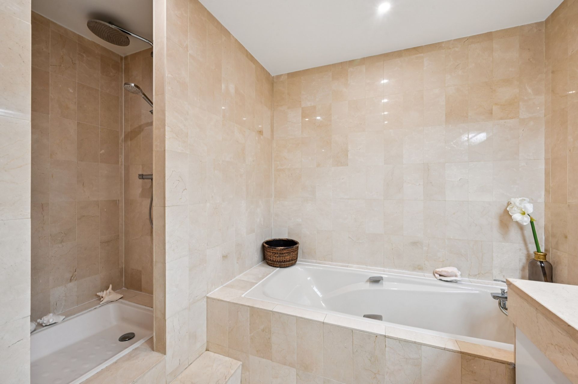 luxury apartment 7 Rooms for sale on PARIS (75016)