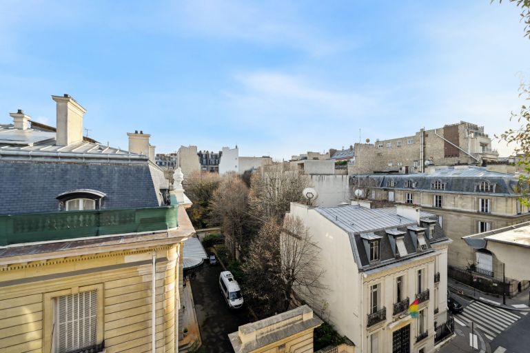 luxury apartment 7 Rooms for sale on PARIS (75016)