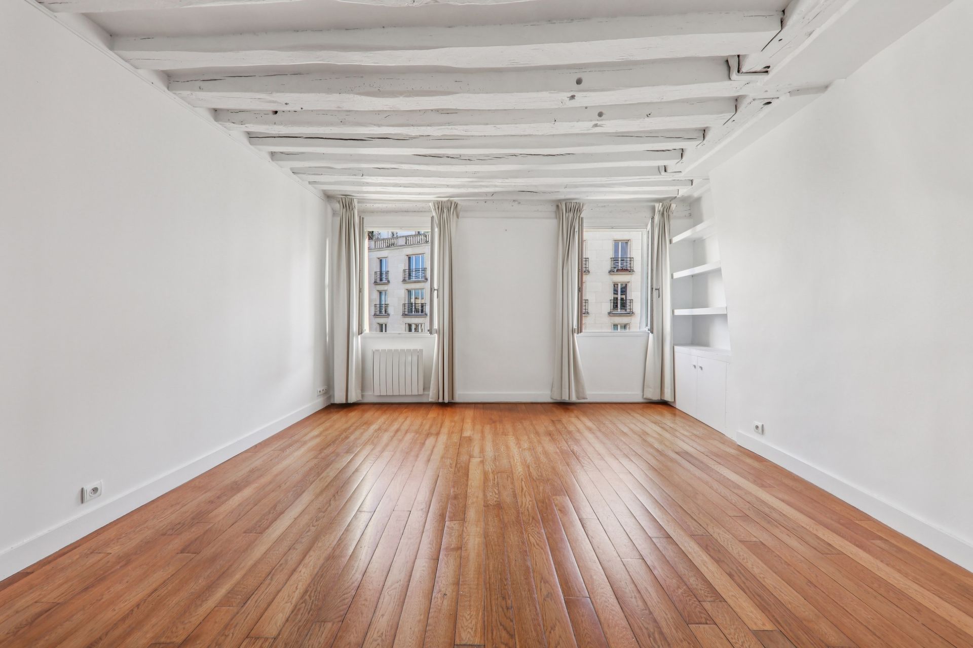 luxury apartment 5 Rooms for sale on PARIS (75007)