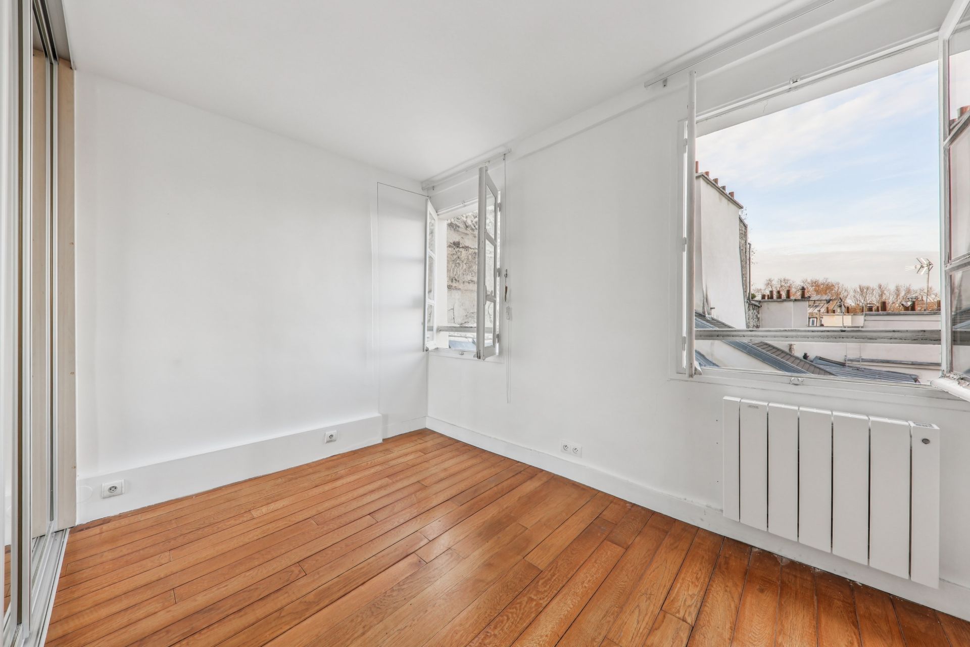 luxury apartment 5 Rooms for sale on PARIS (75007)