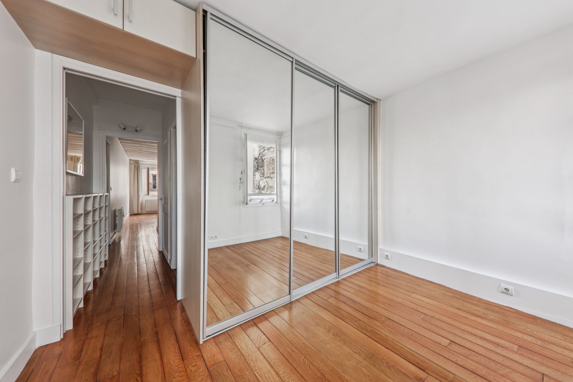 luxury apartment 5 Rooms for sale on PARIS (75007)