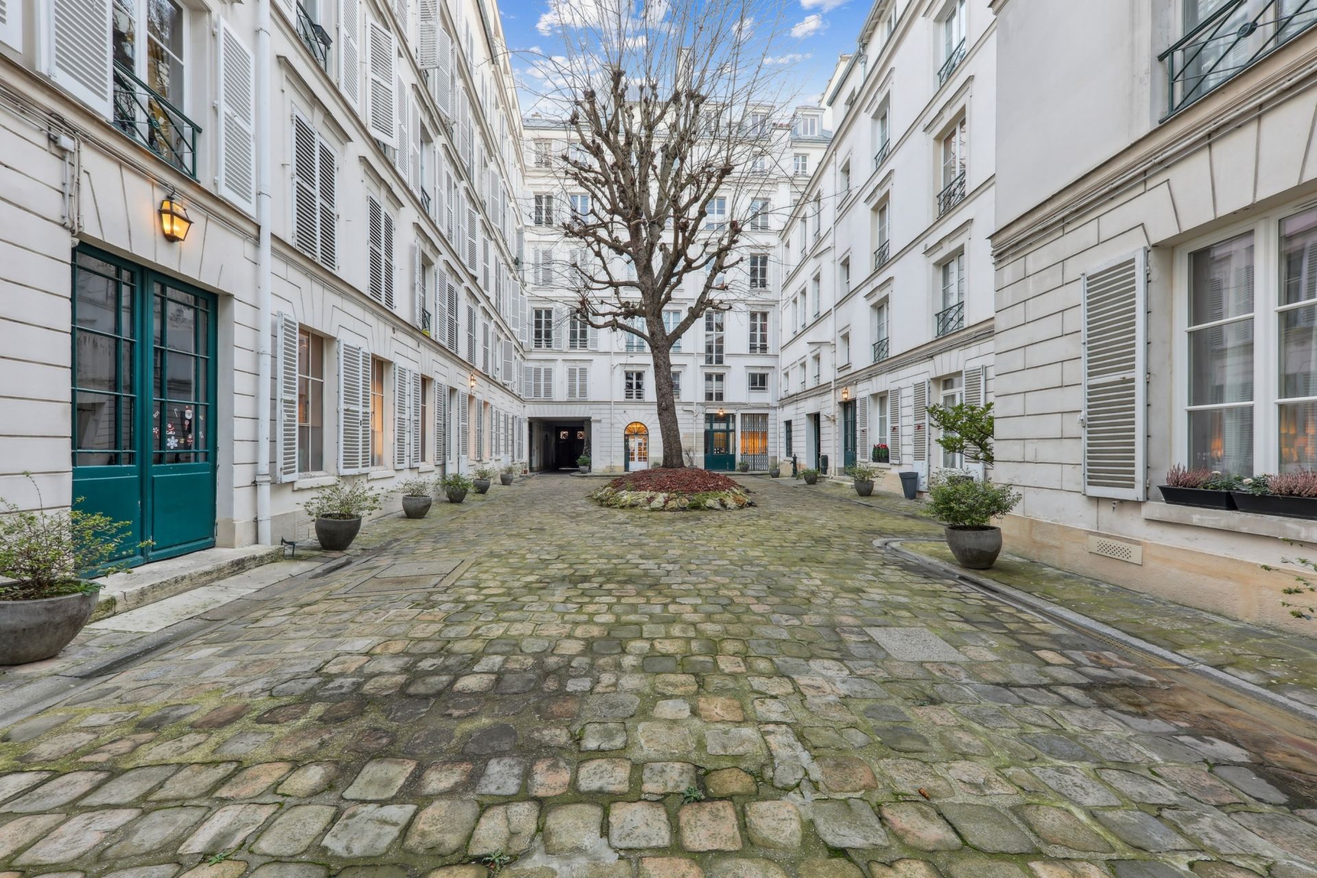 luxury apartment 5 Rooms for sale on PARIS (75007)