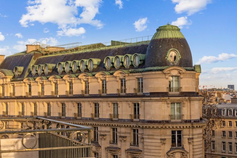 luxury apartment 5 Rooms for sale on PARIS (75007)