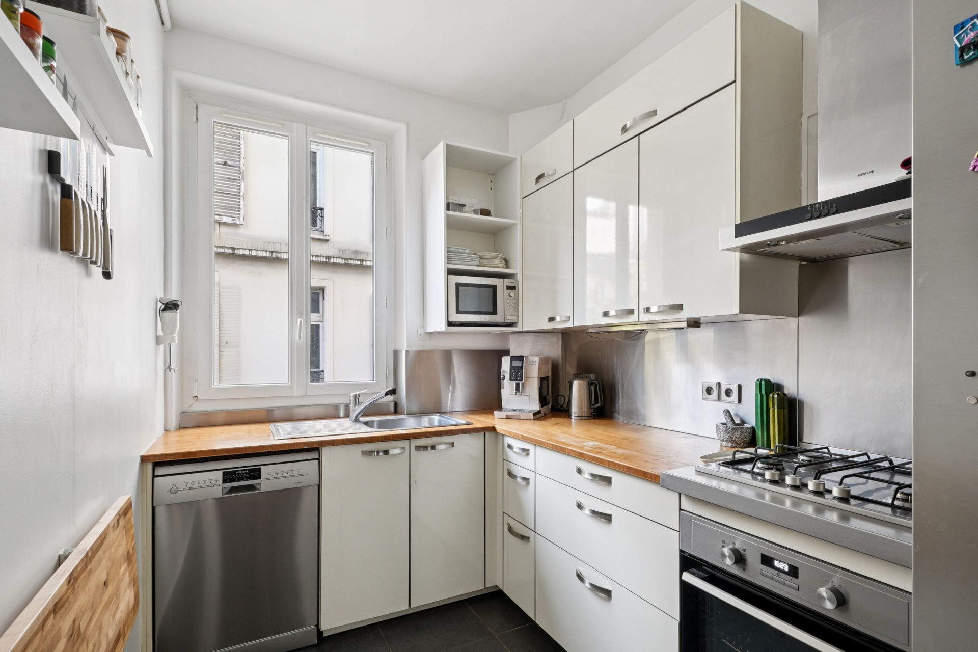 luxury apartment 5 Rooms for sale on PARIS (75018)