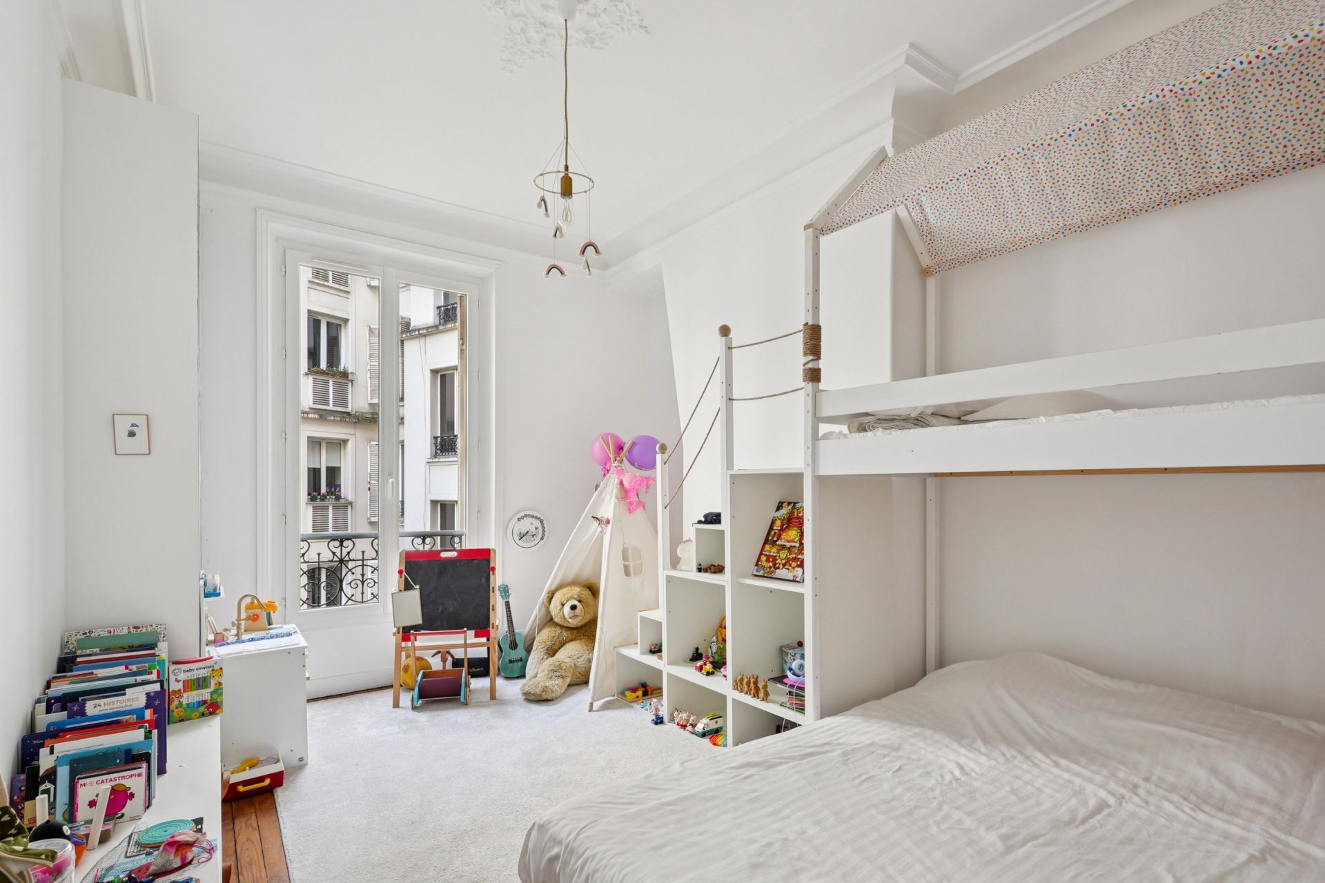 luxury apartment 5 Rooms for sale on PARIS (75018)