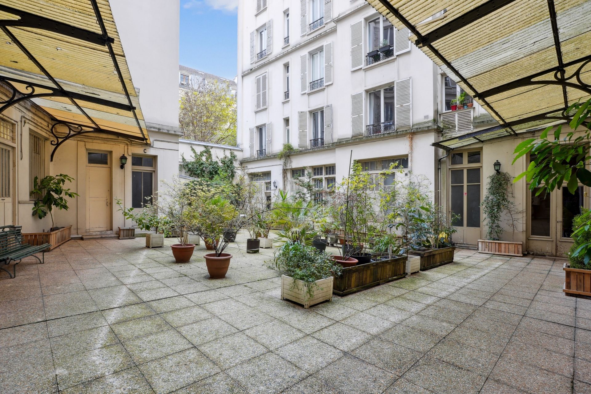 luxury apartment 5 Rooms for sale on PARIS (75018)