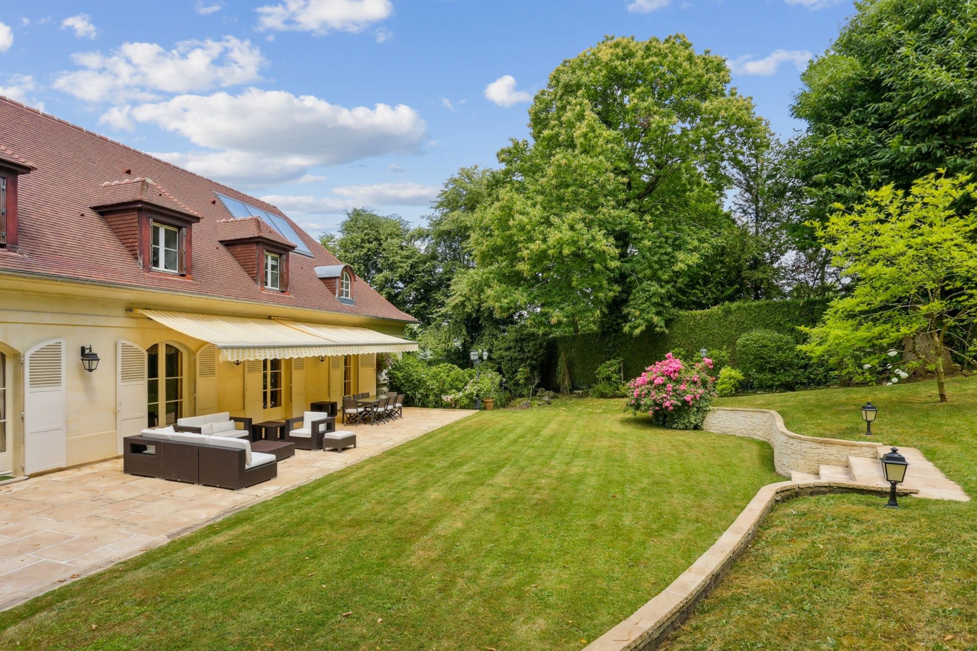 luxury house 14 Rooms for sale on VILLE D AVRAY (92410)