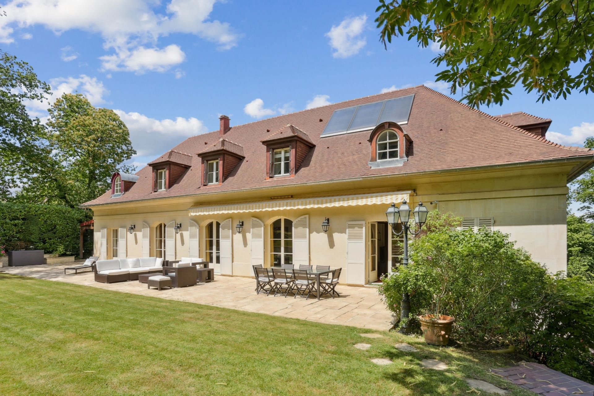 luxury house 14 Rooms for sale on VILLE D AVRAY (92410)