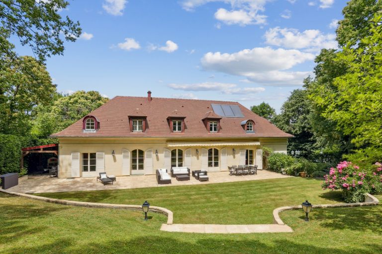 luxury house 14 Rooms for sale on VILLE D AVRAY (92410)