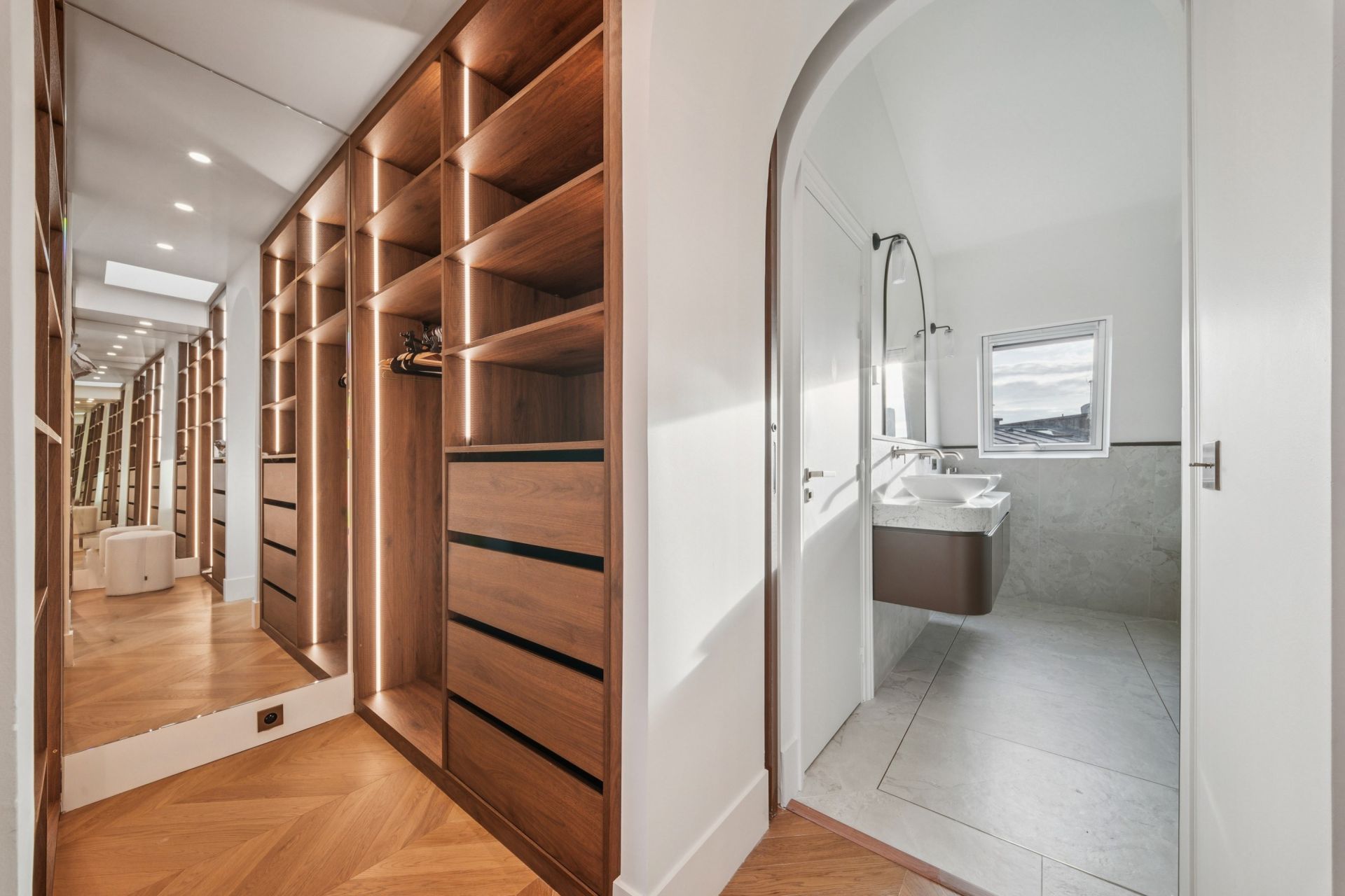 luxury apartment 4 Rooms for sale on PARIS (75007)