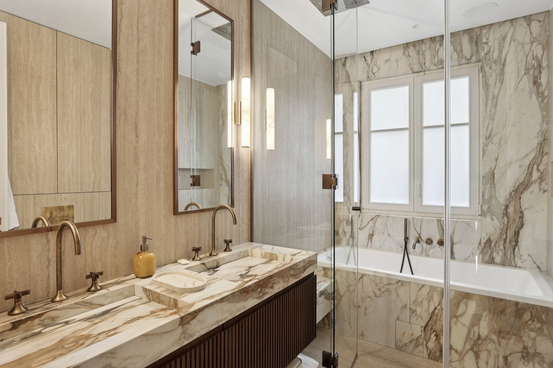 luxury apartment 4 Rooms for sale on NEUILLY SUR SEINE (92200)