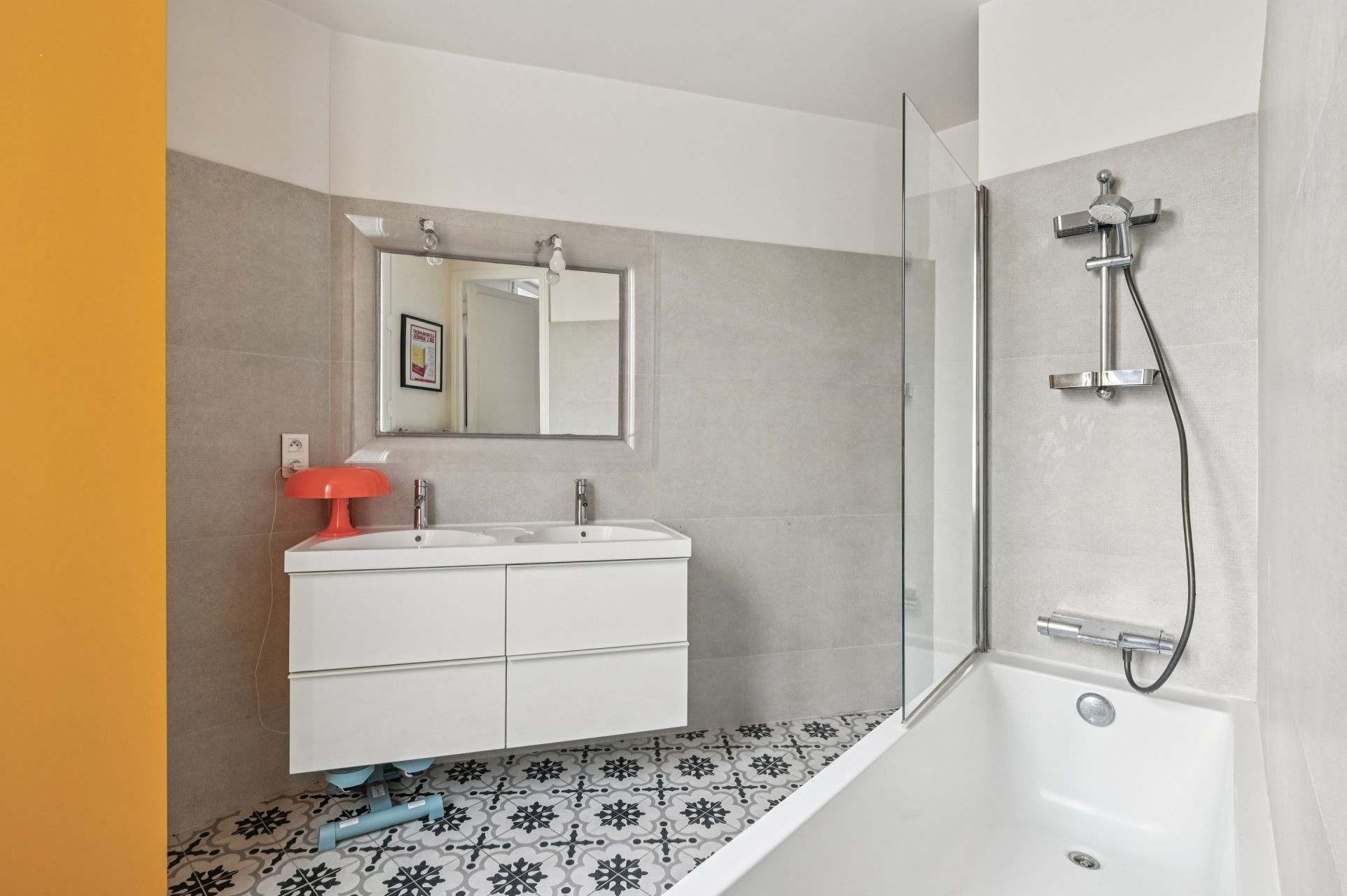 luxury apartment 5 Rooms for sale on PARIS (75008)