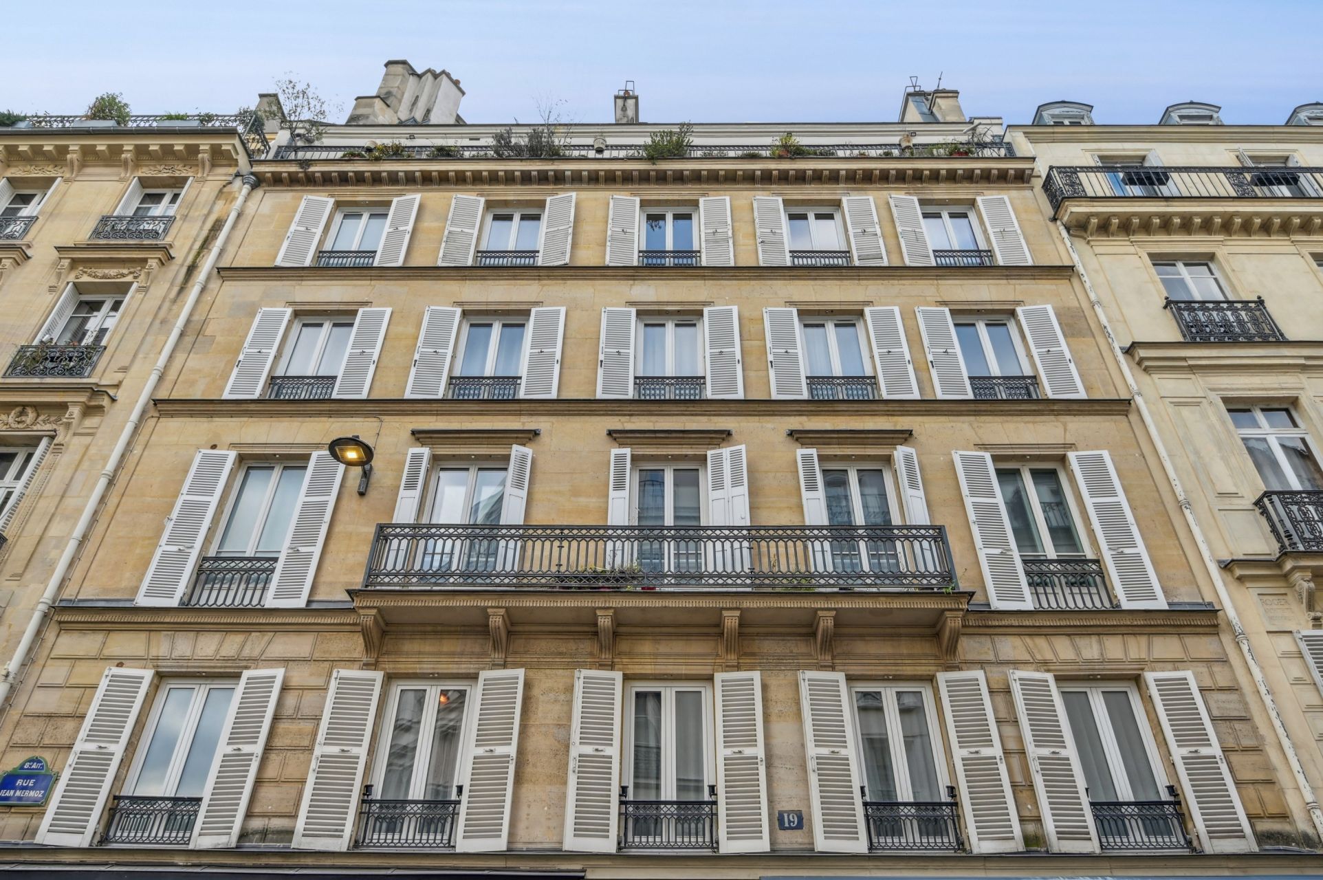 luxury apartment 5 Rooms for sale on PARIS (75008)