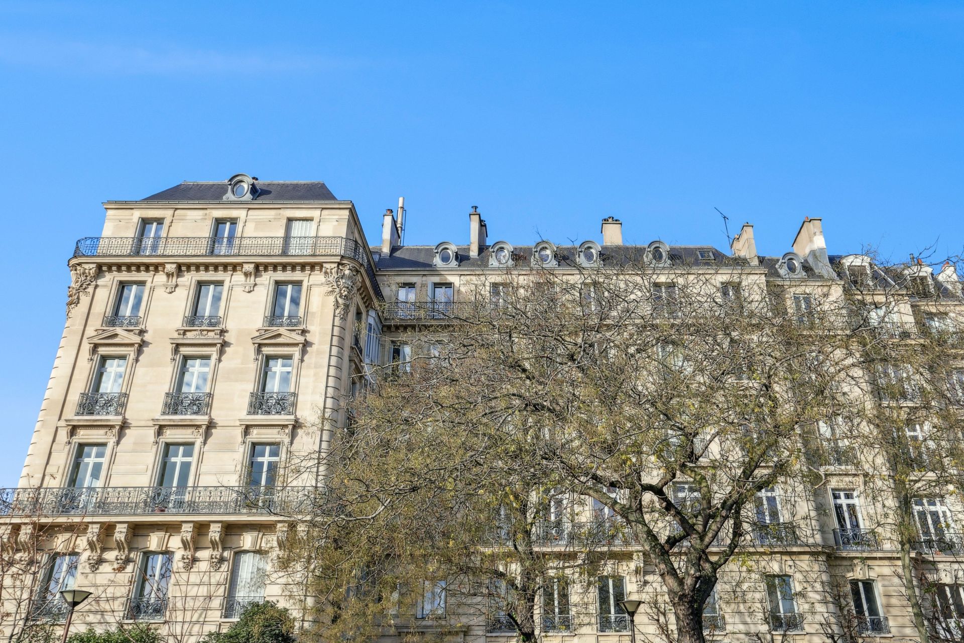 luxury apartment 5 Rooms for sale on NEUILLY SUR SEINE (92200)