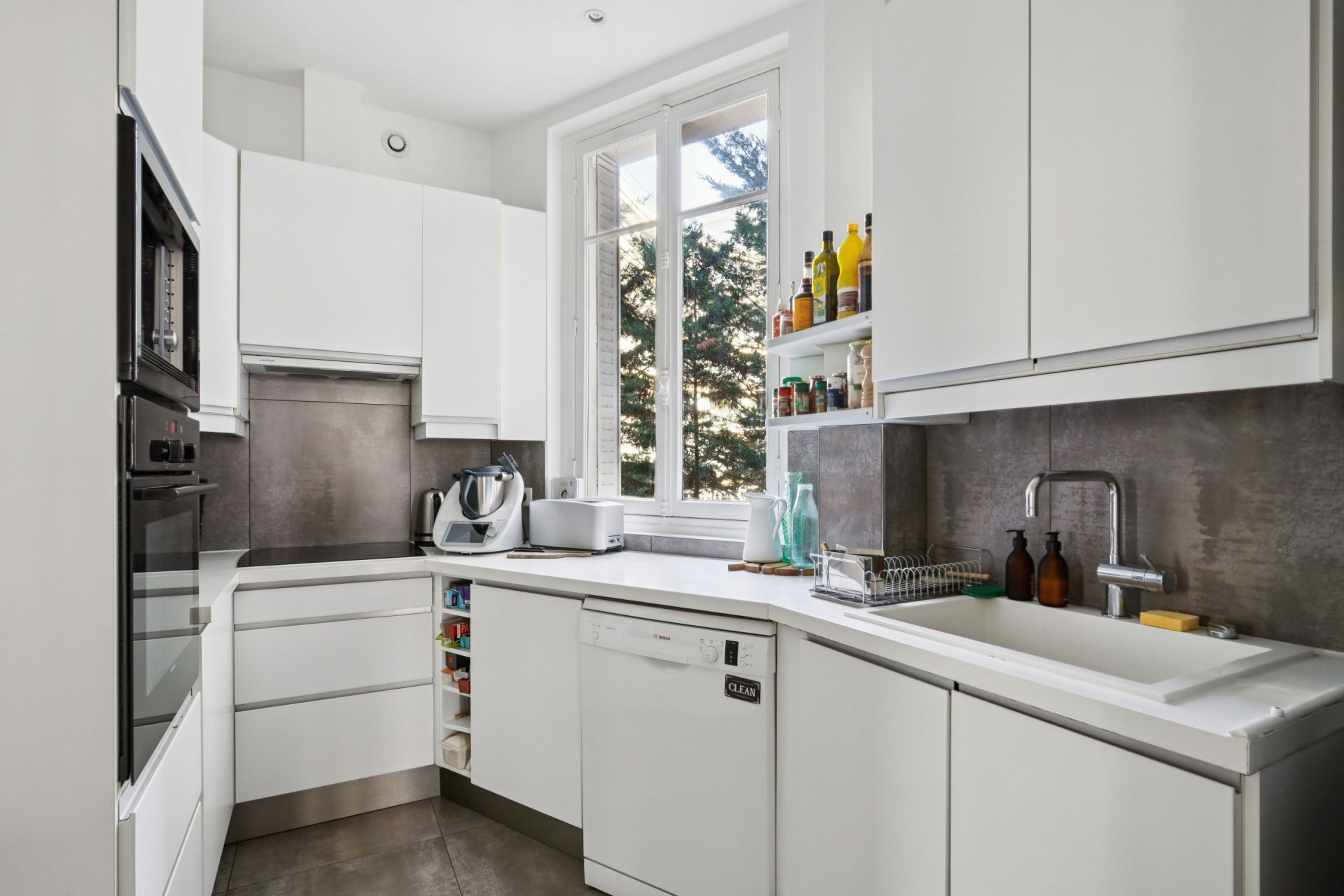 luxury apartment 4 Rooms for sale on NEUILLY SUR SEINE (92200)