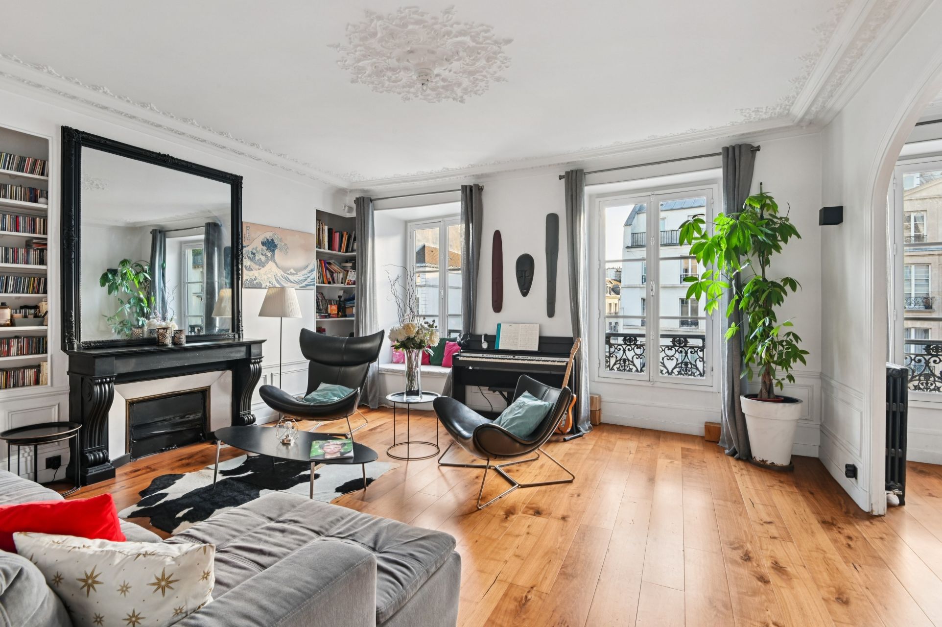 luxury apartment 6 Rooms for sale on PARIS (75004)